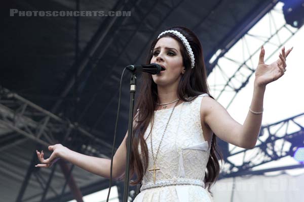 LANA DEL REY - 2012-07-01 - BELFORT - Presqu'ile du Malsaucy - Elizabeth Woolridge Grant